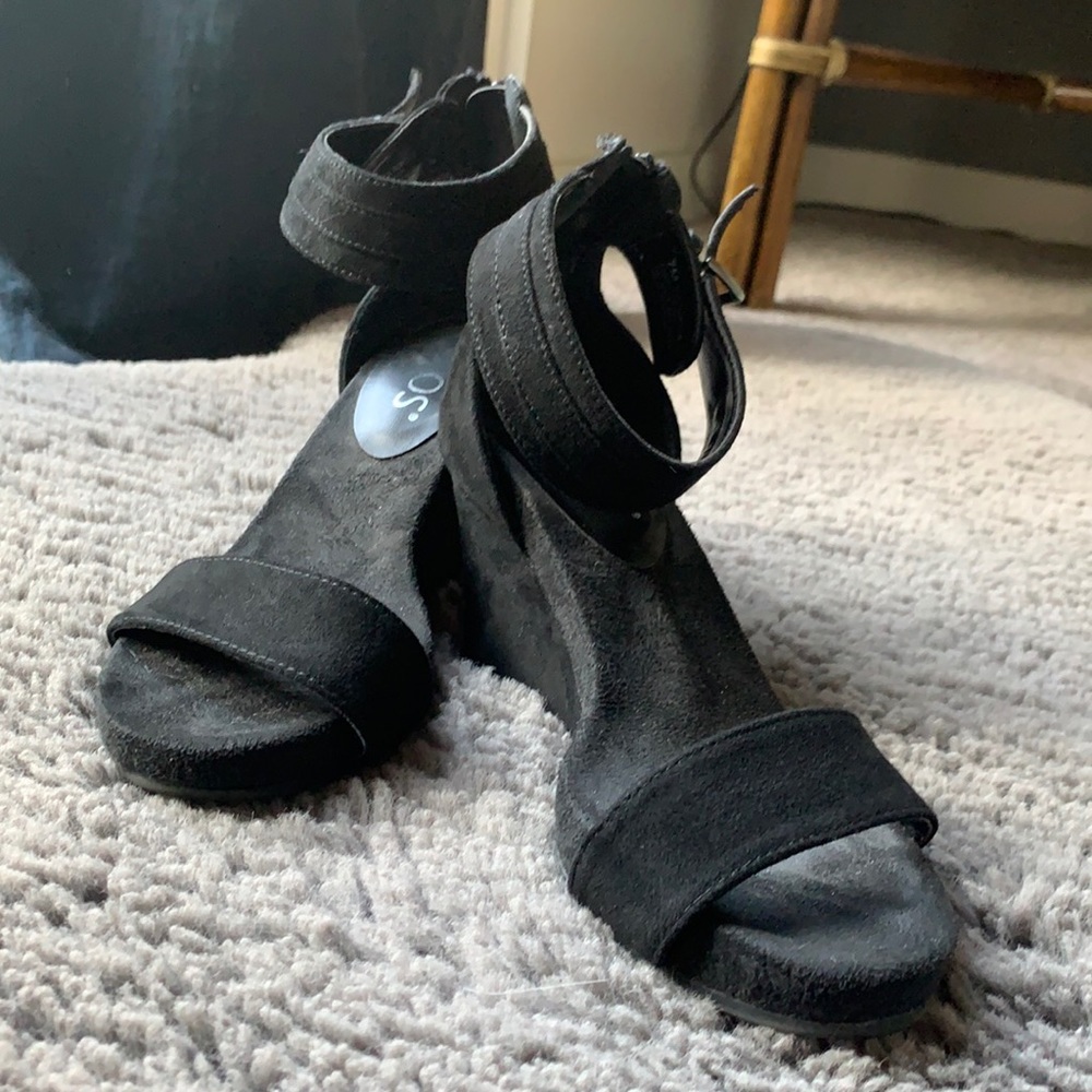 Black wedge Toetos heels